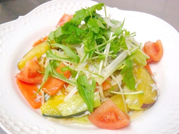 季節の野菜としらすのパスタ